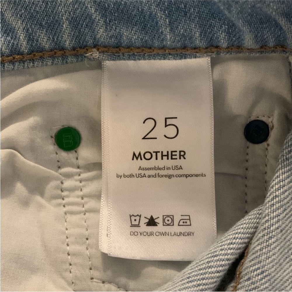 SNACKS from Mother The Fun Dip Puddle Sliced Size 25 Mid Rise Loose Light Wash - Picture 5 of 13
